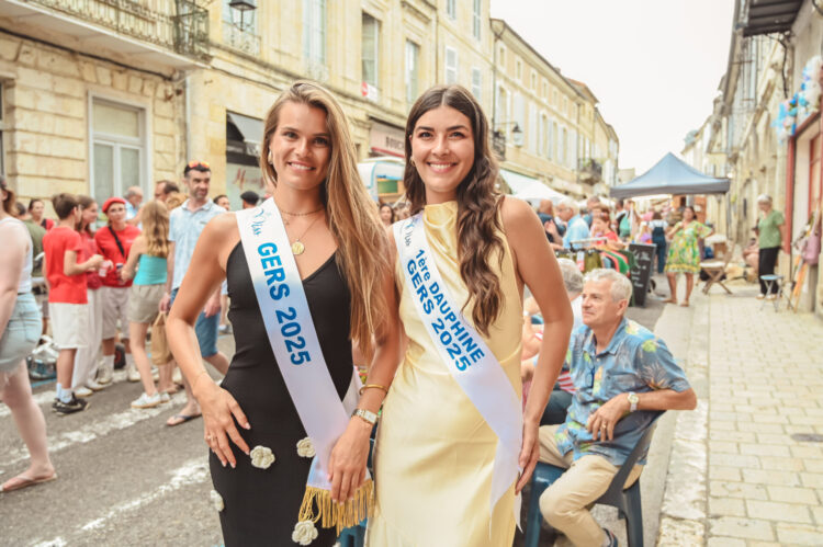 Marchés de nuit et restaurant en plein air