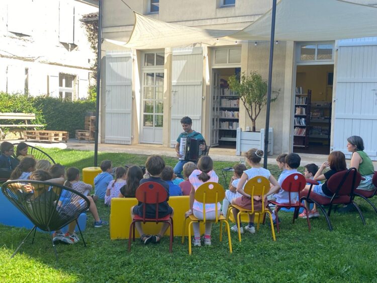 La médiathèque Jean-Claude Pertuzé accueille le groupe Elimberi